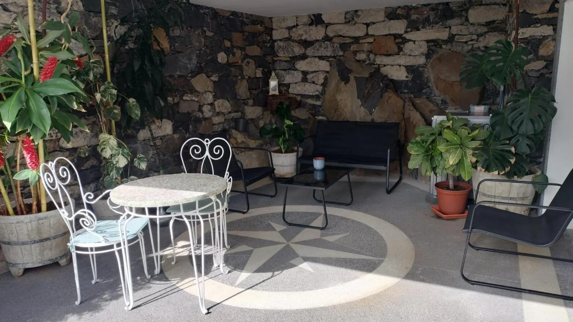Guest house Merakihouse Funchal  Portugal